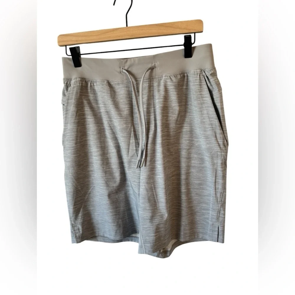 Lululemon Men’s The 9” Linerless Short Size M with Liner